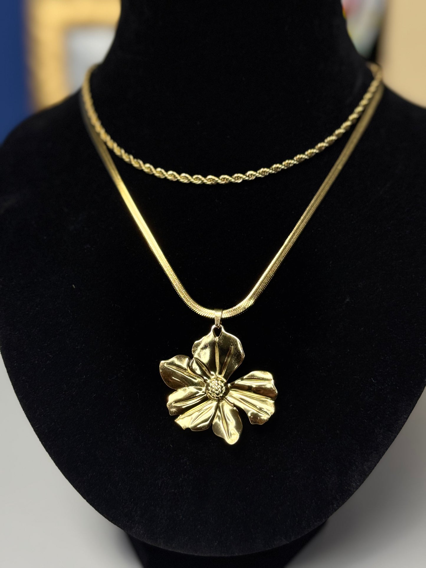 Collar flor dorada 🌼