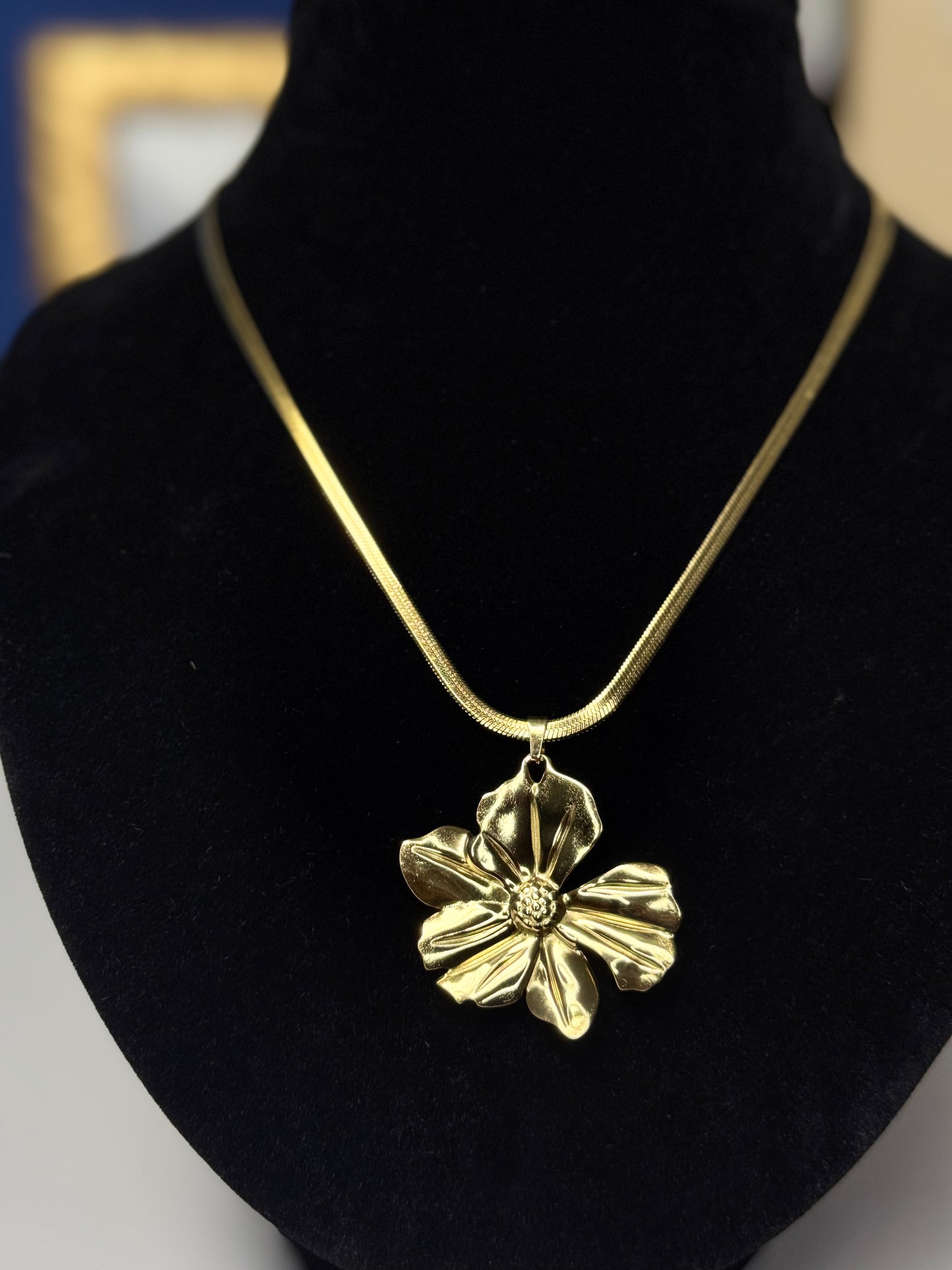 Collar flor dorada 🌼