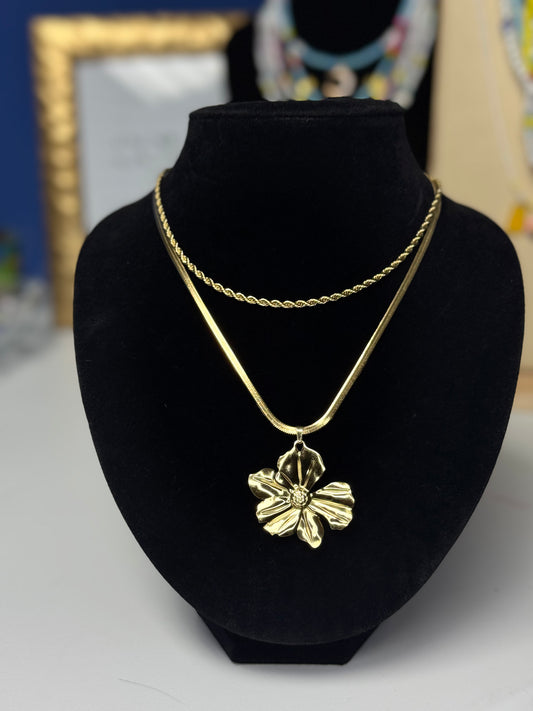 Collar flor dorada 🌼