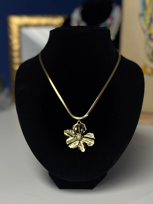 Collar flor dorada 🌼
